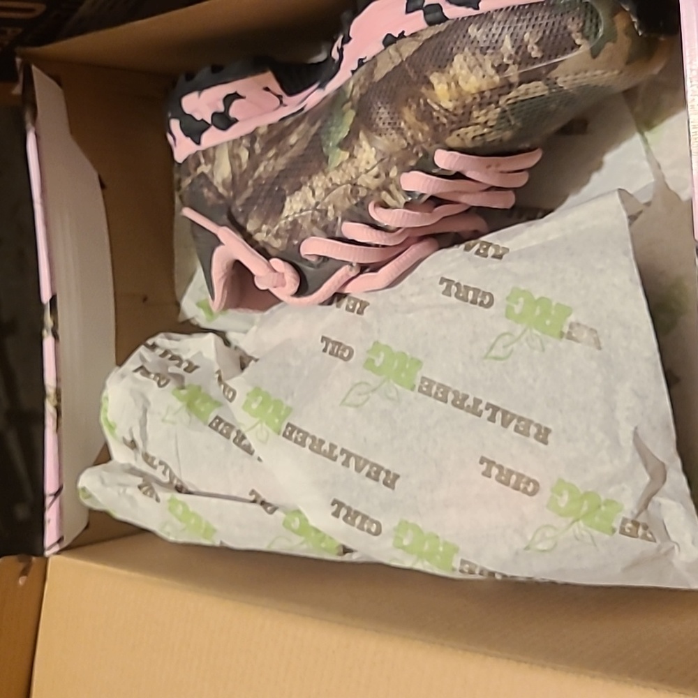 Shoe's - Picture 5 of 6